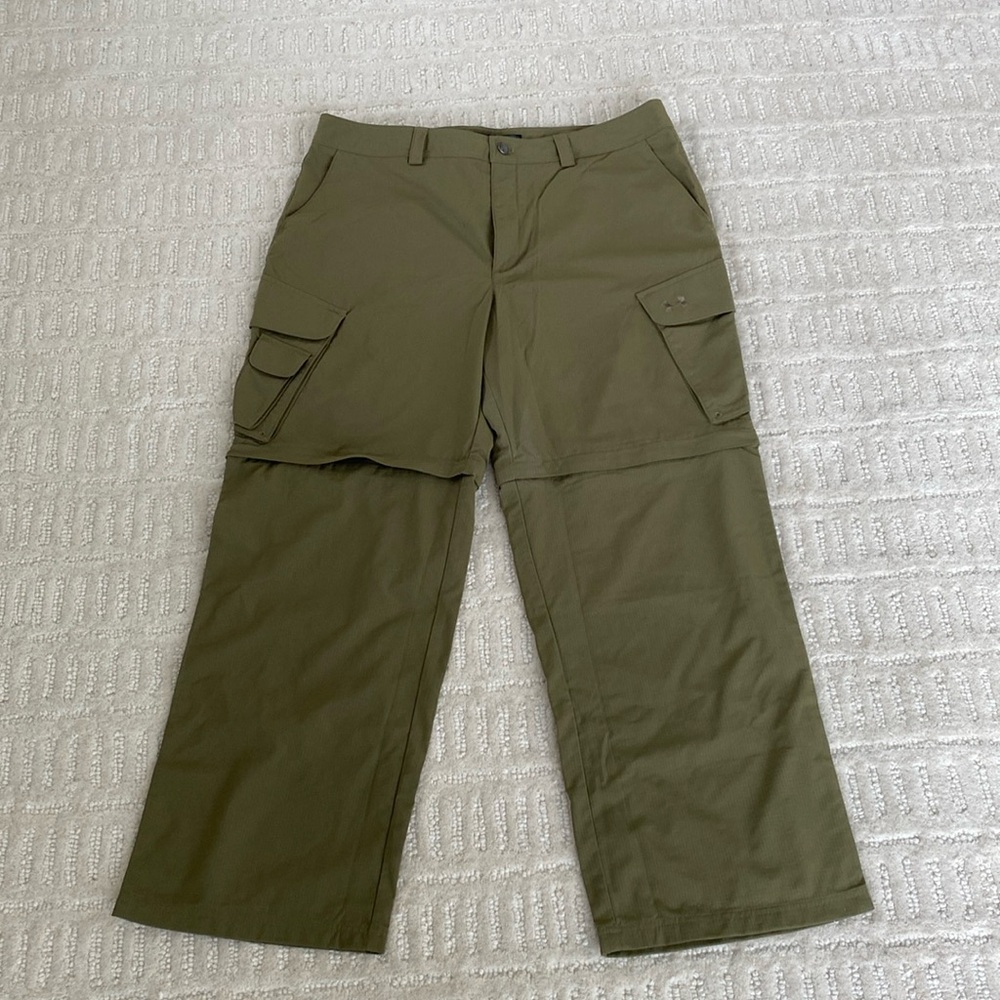 ***LIKE NEW- UNDER ARMOUR convertible cargo pants- style number 125077